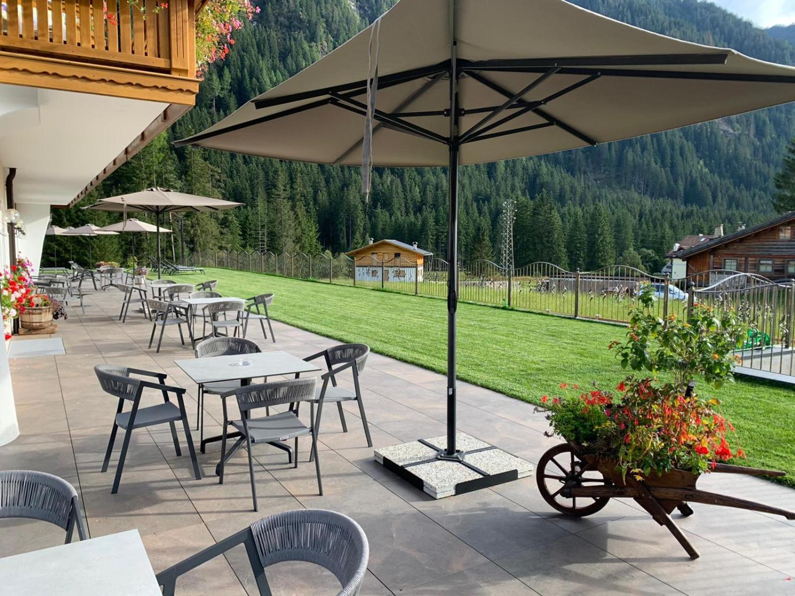 Alpenhotel Panorama Кампітелло-ді-Фасса Екстер'єр фото