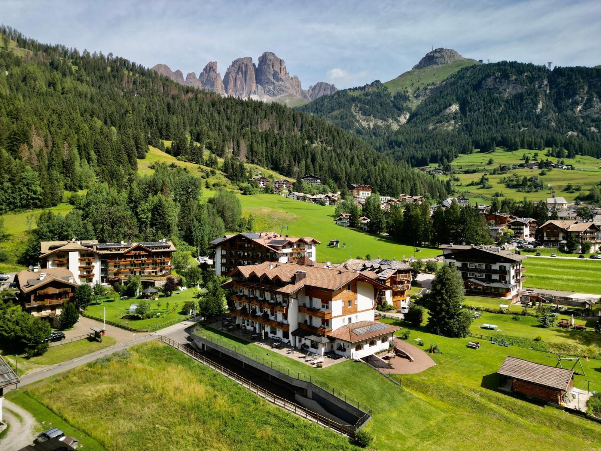 Alpenhotel Panorama Кампітелло-ді-Фасса Екстер'єр фото