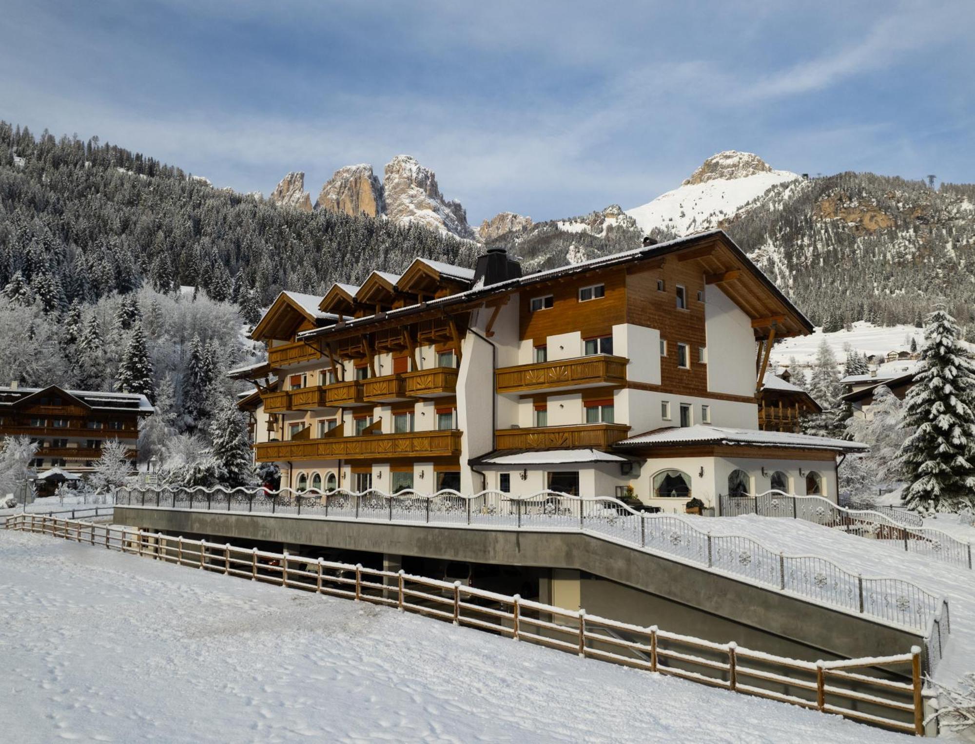 Alpenhotel Panorama Кампітелло-ді-Фасса Екстер'єр фото
