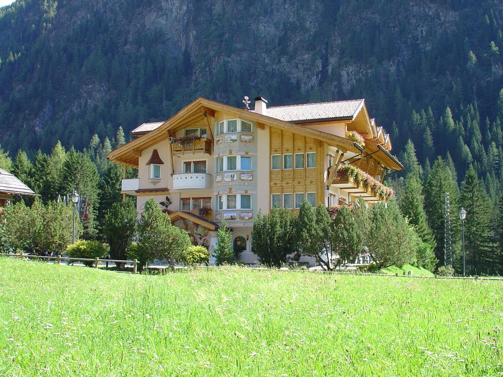 Alpenhotel Panorama Кампітелло-ді-Фасса Екстер'єр фото